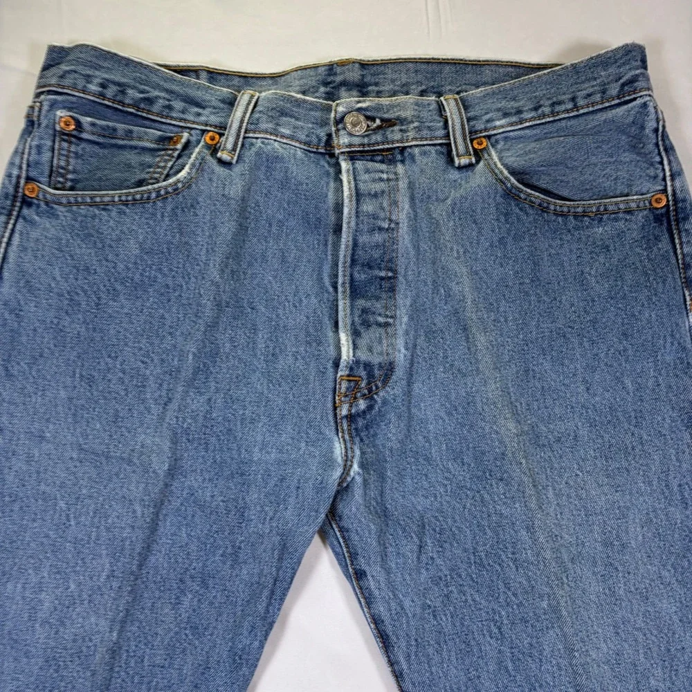 Levis 501 Original Fit Jeans Mens 34x30 Medium Wash Blue Button Fly Straight Leg